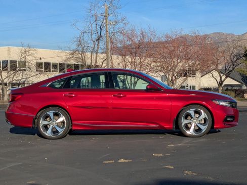 Used 2019 Honda Accord Touring image 2