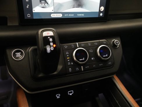 Used 2020 Land Rover Defender 110 HSE image 20