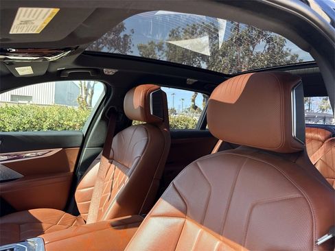 Used 2023 BMW 740i w/ Parking Assistance Package image 18