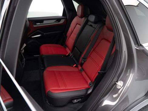 New 2026 Porsche Cayenne S image 33