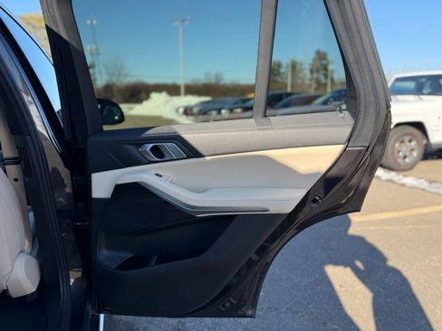 Used 2019 BMW X5 xDrive40i w/ Convenience Package image 15