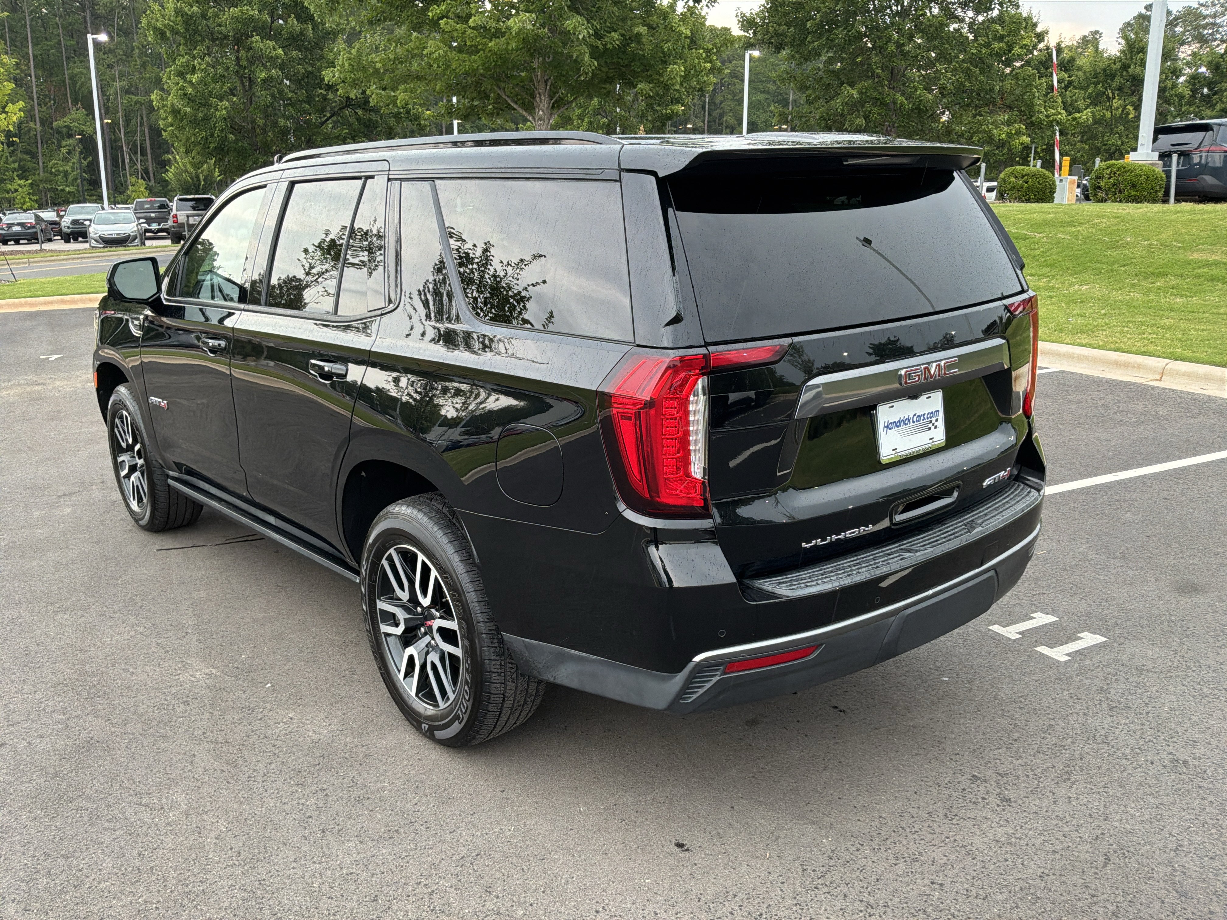 Used 2021 GMC Yukon AT4 w/ AT4 Premium Package AWD/4WD image 8