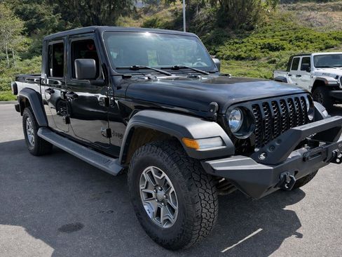 Used 2020 Jeep Gladiator Sport w/ Quick Order Package 24S image 2