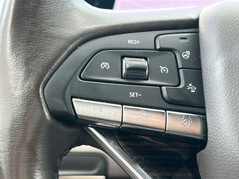 Used 2022 Cadillac Escalade ESV Premium Luxury RWD image 25