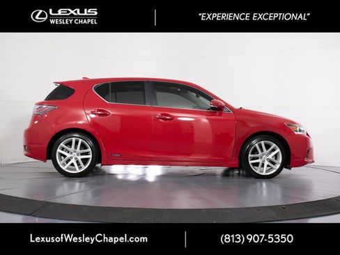 Used 2015 Lexus CT 200h w/ Navigation Package FWD image 4
