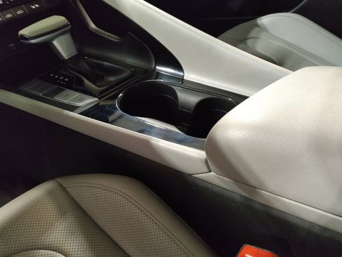 Used 2023 Hyundai Elantra Limited image 26