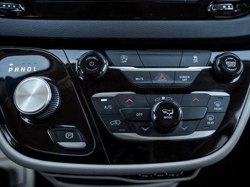 Used 2023 Chrysler Voyager LX FWD image 20