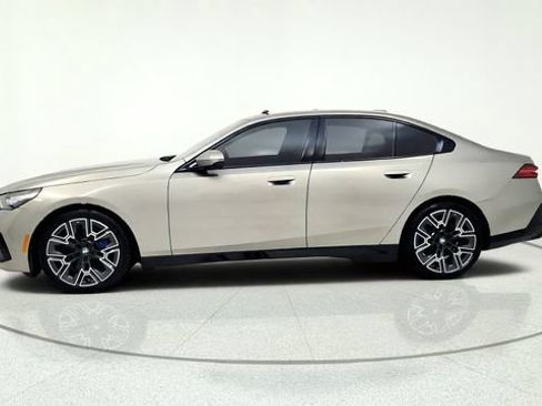 Used 2026 BMW i5 eDrive40 w/ M Sport Package RWD image 5