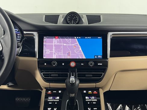 Certified 2026 Porsche Macan AWD/4WD image 19