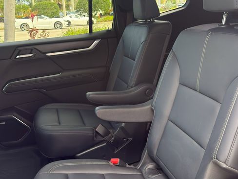 Used 2024 GMC Acadia Elevation image 21