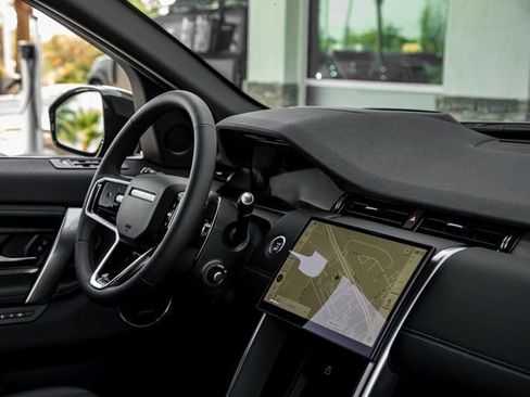 Used 2024 Land Rover Discovery Sport Dynamic SE image 30