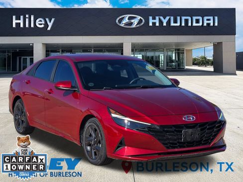 Used 2023 Hyundai Elantra SEL FWD image 2