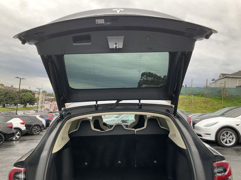 Used 2017 Tesla Model X 75D image 9