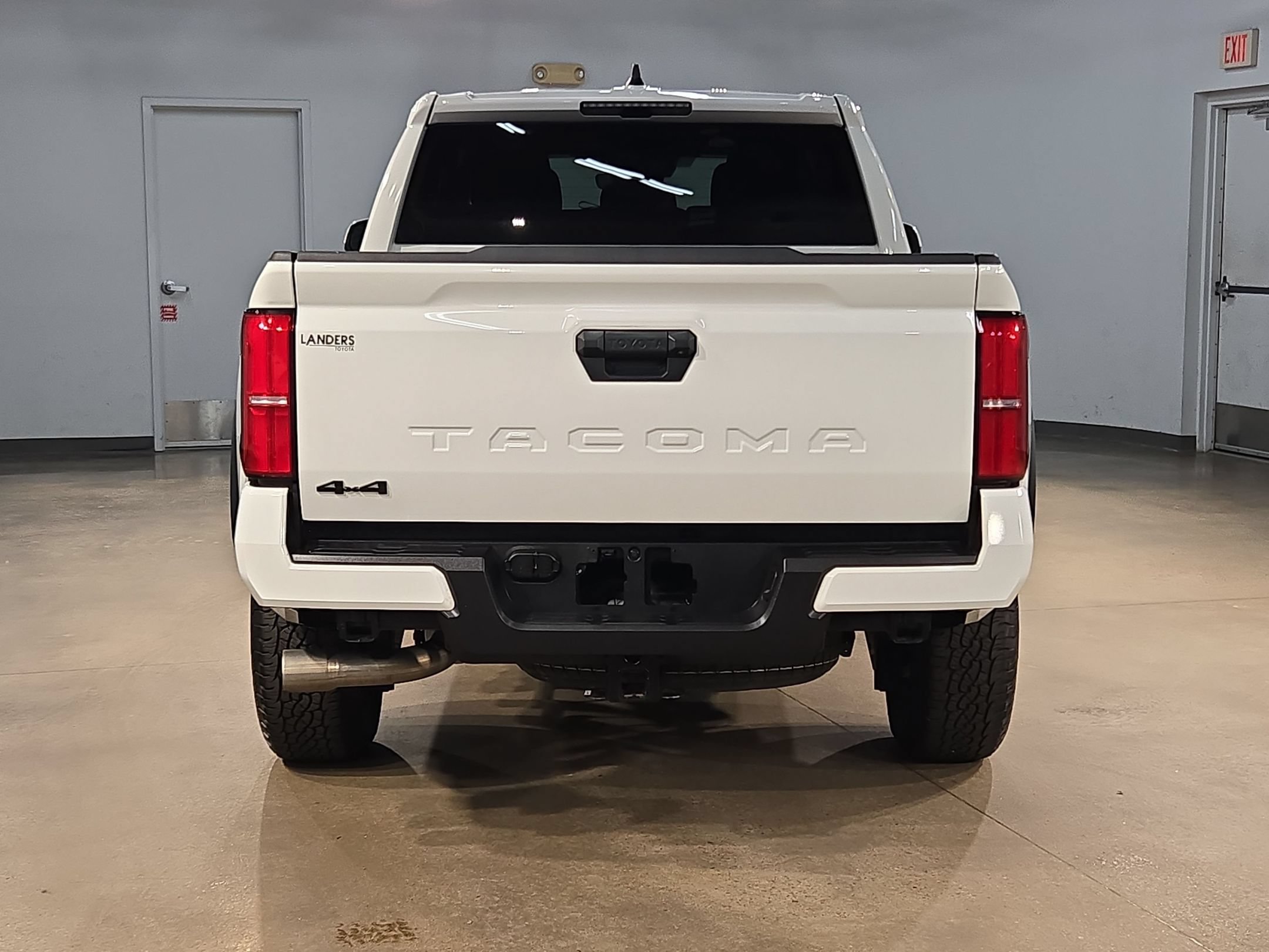 Certified 2025 Toyota Tacoma TRD Off-Road AWD/4WD image 6