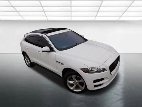 Used 2019 Jaguar F-PACE Premium image 2