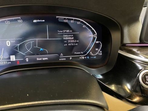 Used 2023 BMW 530e w/ Premium Package image 37