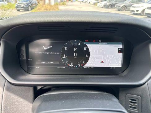 Certified 2025 Land Rover Discovery S image 31