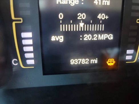 Used 2017 Jeep Cherokee Latitude w/ Safety/Convenience Group FWD image 17