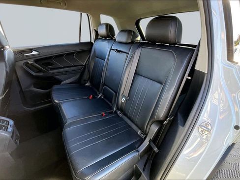 Used 2022 Volkswagen Tiguan SE image 16