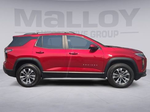 Used 2025 Chevrolet Equinox LT w/ Convenience Package II FWD image 6