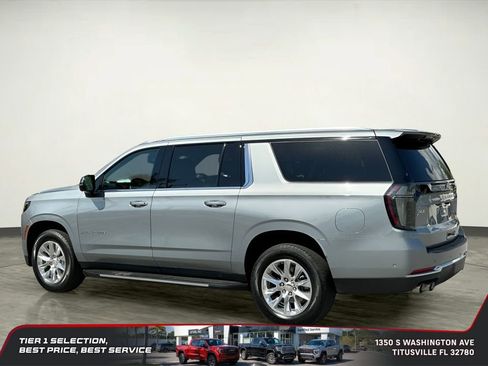 Used 2025 Chevrolet Suburban Premier RWD image 4
