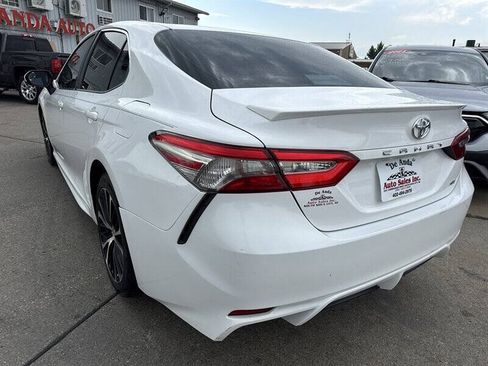 Used 2018 Toyota Camry SE FWD image 5