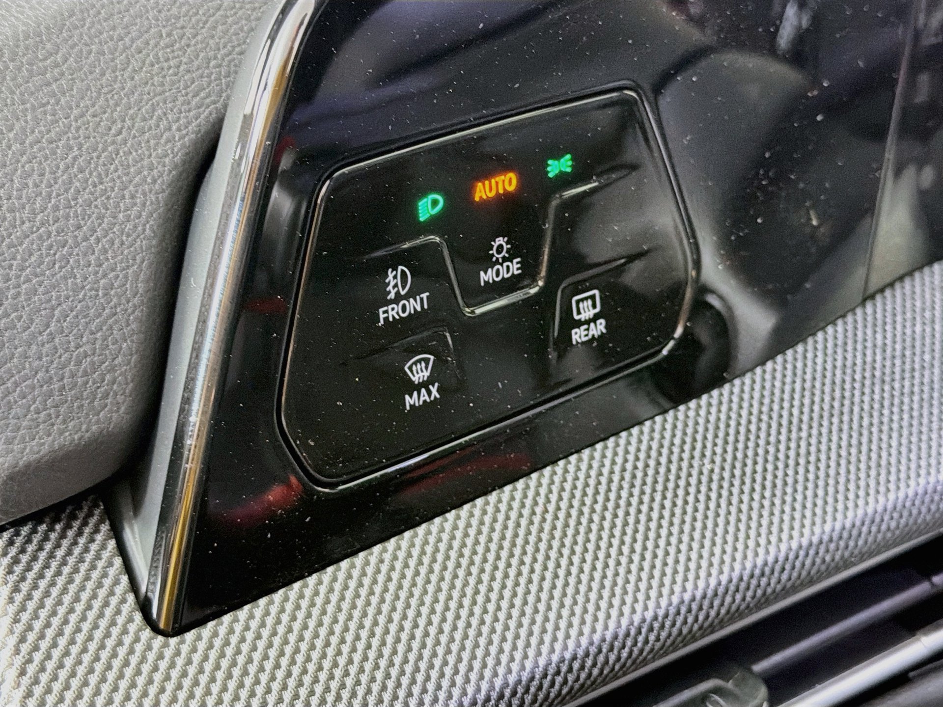 New 2026 Volkswagen GTI SE FWD image 9