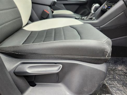 Used 2025 Volkswagen Taos SEL image 20