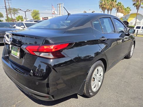 Used 2020 Nissan Versa S FWD image 4