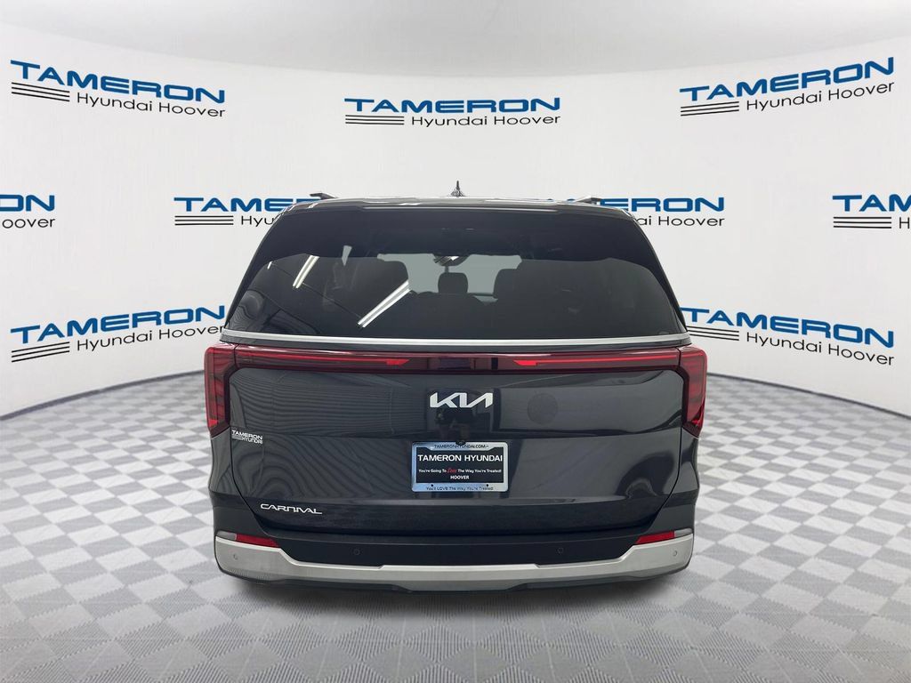 Used 2025 Kia Carnival EX FWD image 4
