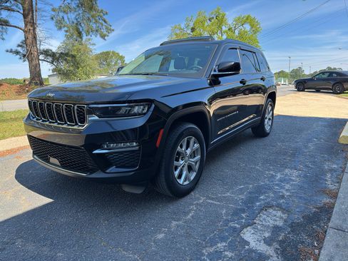 Used 2023 Jeep Grand Cherokee Limited w/ Trailer Tow Prep Group (B) image 3