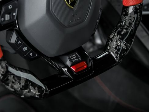 Used 2018 Lamborghini Huracan Performante AWD/4WD image 31