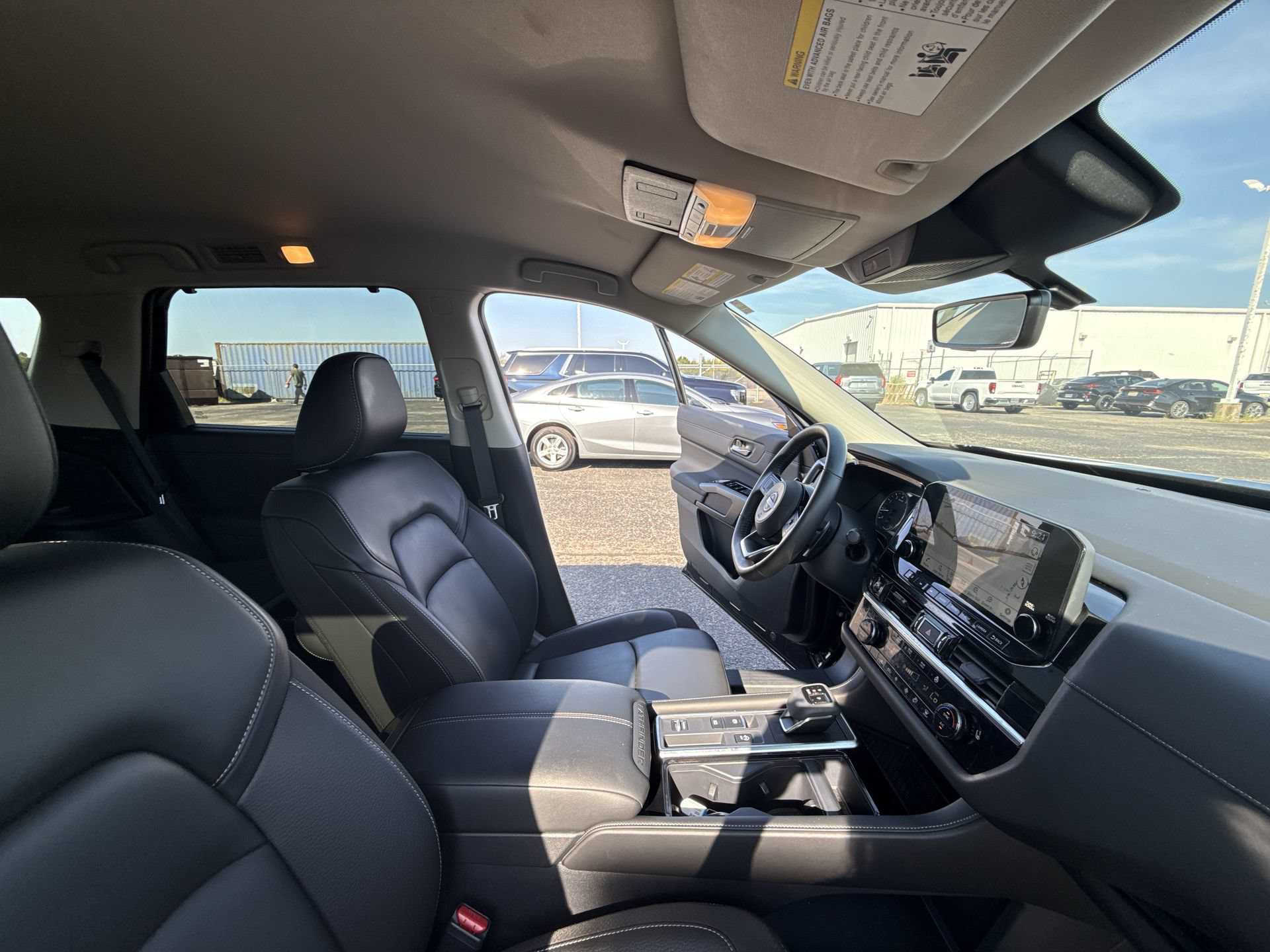 Used 2025 Nissan Pathfinder SL FWD image 15