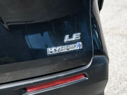 Used 2024 Toyota Sienna LE image 28