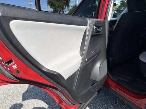 Used 2017 Toyota RAV4 XLE FWD image 12