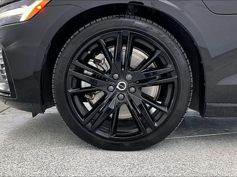 Used 2022 Volvo S60 T8 R-Design w/ Advanced Package image 11