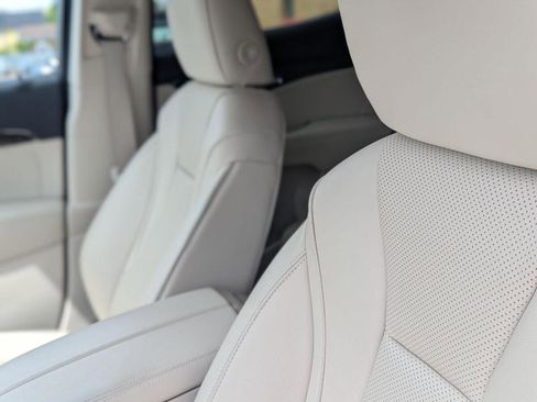 Used 2023 Buick Envision Essence AWD/4WD image 22