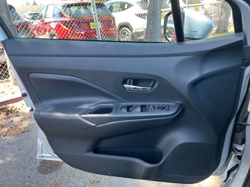 Used 2025 Nissan Versa SV FWD image 18