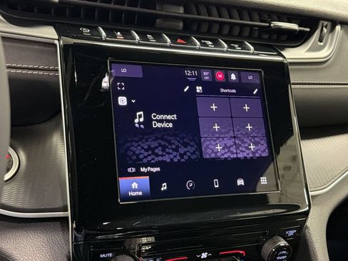 Used 2025 Jeep Grand Cherokee Laredo RWD image 21