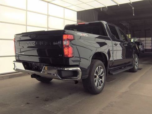 Used 2024 Chevrolet Silverado 1500 LT AWD/4WD image 2
