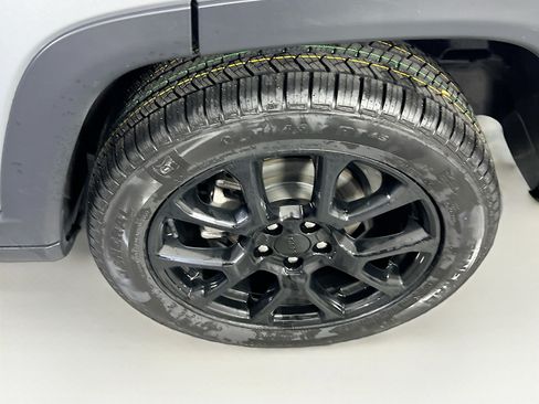 Used 2022 Jeep Compass Latitude w/ Convenience Group AWD/4WD image 29