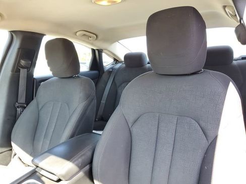Used 2016 Chrysler 200 Limited image 11