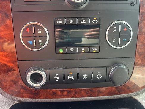 Used 2007 Chevrolet Avalanche LTZ w/ LTZ Preferred Equipment Group AWD/4WD image 24