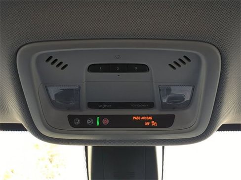 Used 2021 Chevrolet Traverse LT w/ LT Premium Package image 25