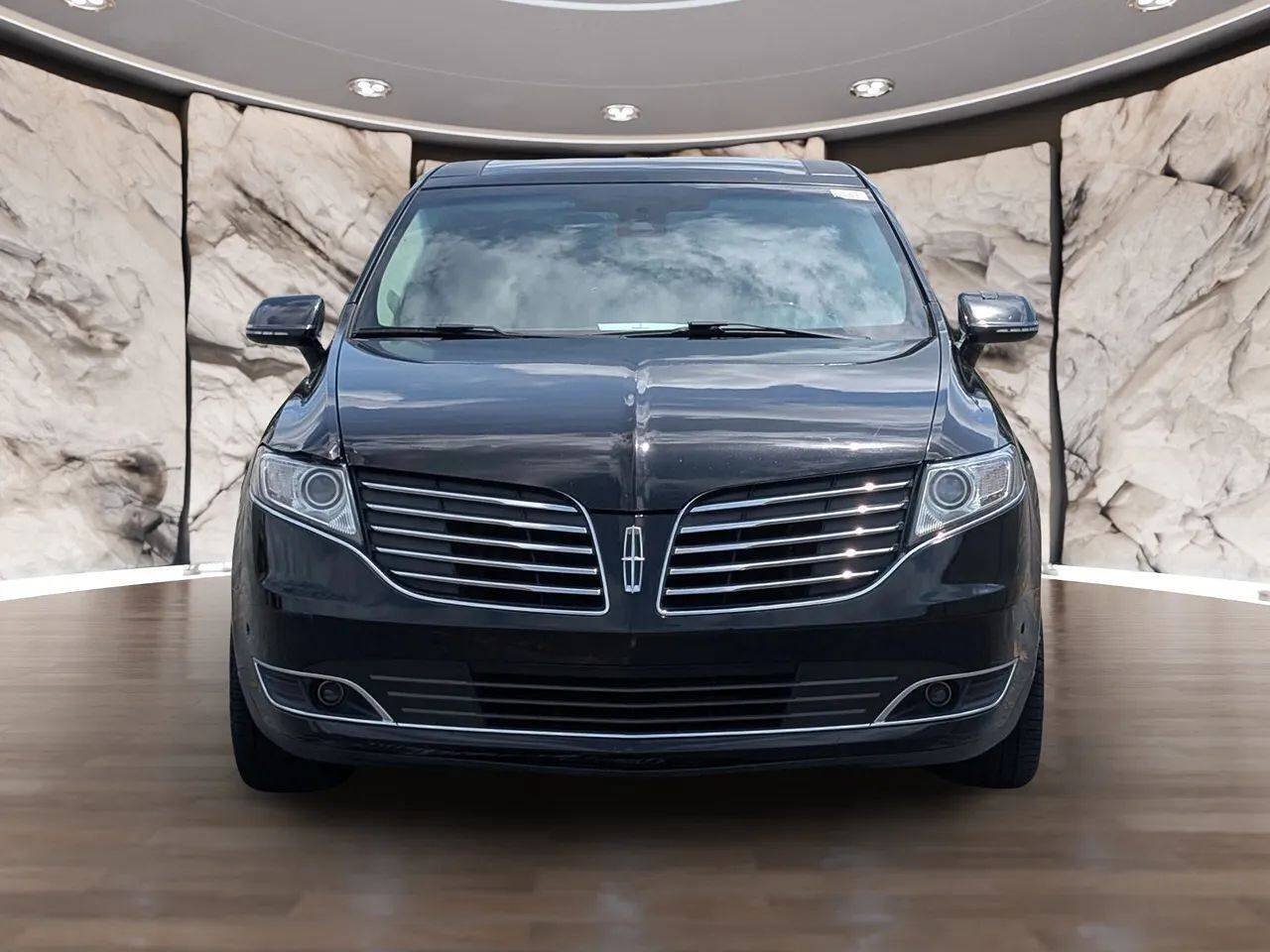 Used 2019 Lincoln MKT AWD image 18