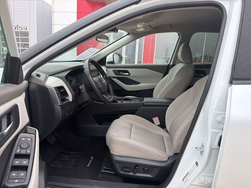 Used 2025 Nissan Rogue SV FWD image 12