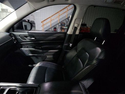 Used 2022 Nissan Pathfinder SL image 11