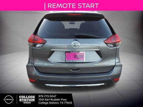 Used 2018 Nissan Rogue SV image 5