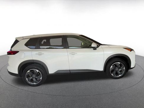 Used 2025 Nissan Rogue SV AWD/4WD image 13