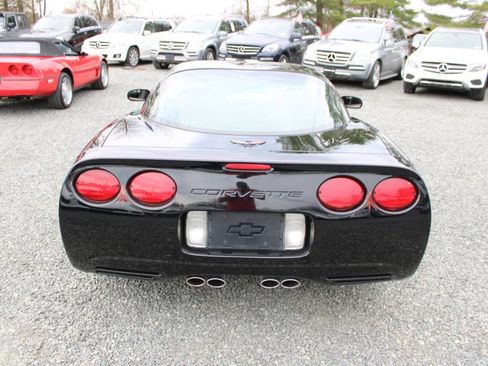 Used 2004 Chevrolet Corvette Base 2dr Coupe image 8